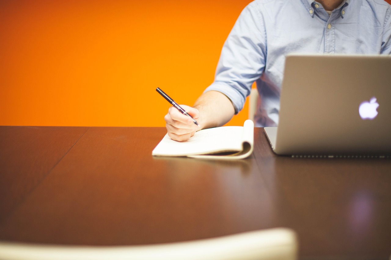 découvrez comment réussir la transition de freelance à entrepreneur grâce à nos conseils pratiques et stratégies efficaces pour développer votre activité.
